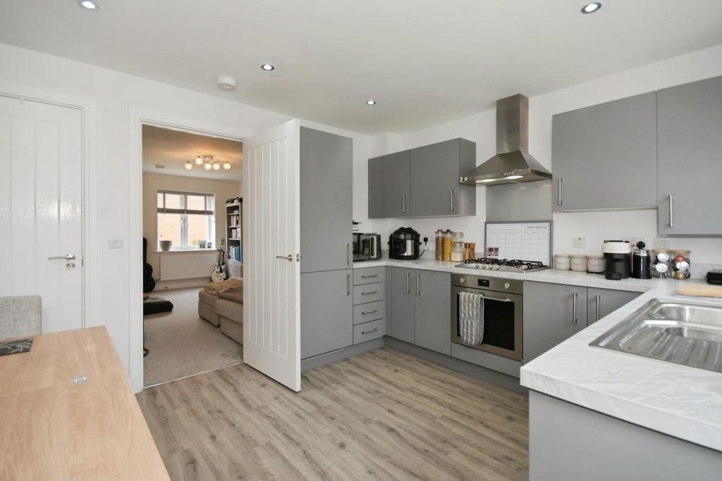 KITCHEN 02.jpg