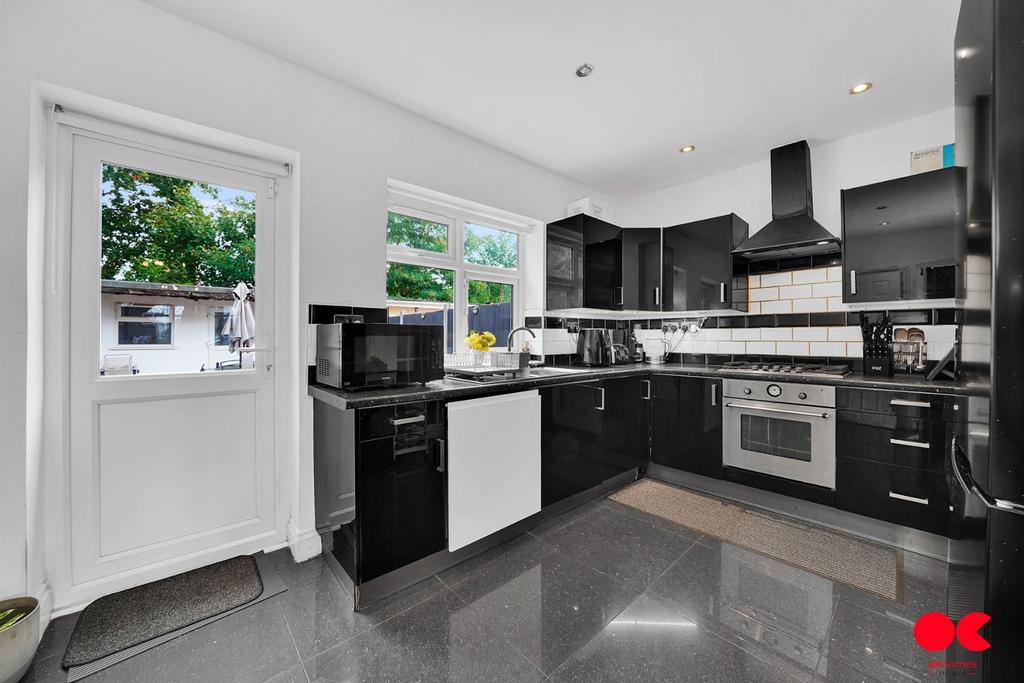 Kitchen (3).jpg