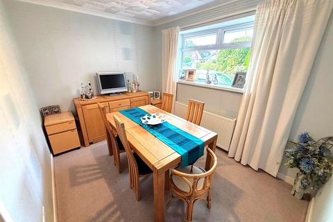 4 Beech Grove, Lymm, WA13 0PL
