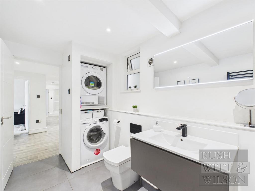 CAM03417 G0-PR0809-STILL013.jpg