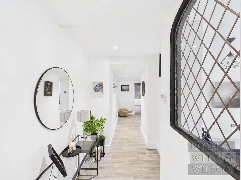 CAM03417 G0-PR0809-STILL008.jpg