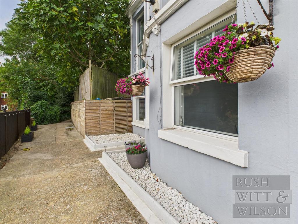 CAM03417 G0-PR0809-STILL022.jpg