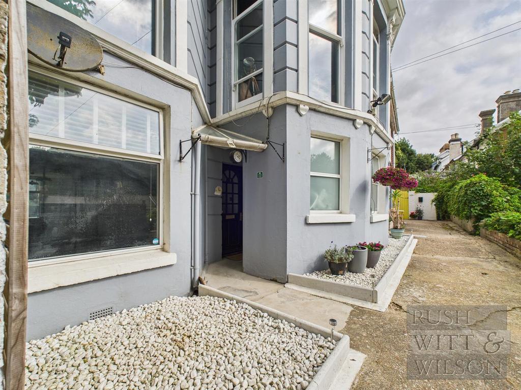 CAM03417 G0-PR0809-STILL018.jpg