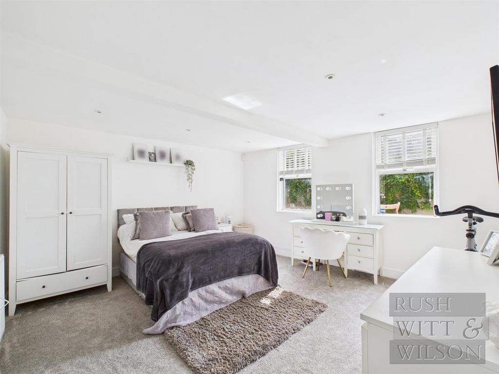 CAM03417 G0-PR0809-STILL016.jpg