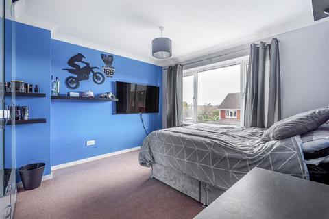 14 Chiltlee Close, Liphook, GU30 7BP