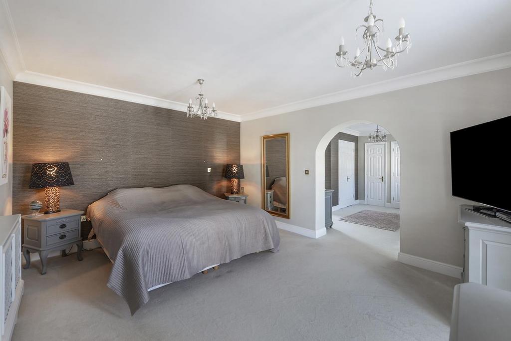 Bedroom 1 Suite
