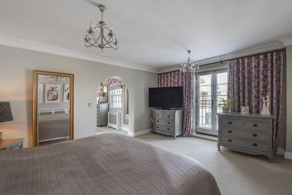 Bedroom 1 Suite