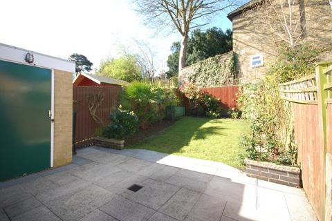 19 Dykes Way, Bromley, BR2 0SU