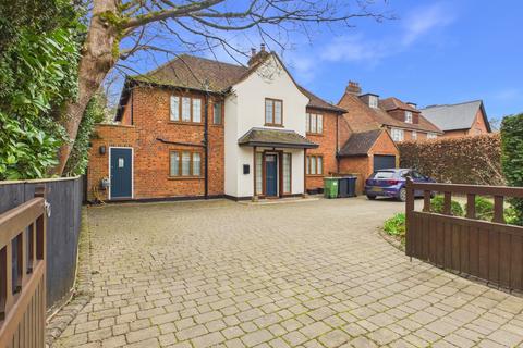 5 bedroom detached house to rent, Gregories Road, Beaconsfield, Buckinghamshire, HP9