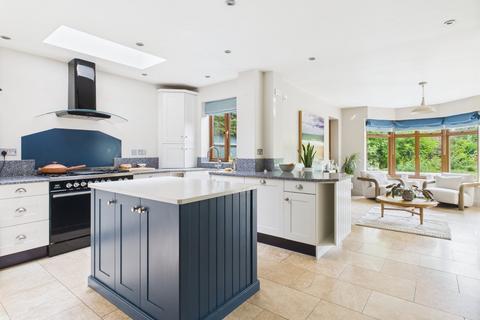 5 bedroom detached house to rent, Gregories Road, Beaconsfield, Buckinghamshire, HP9