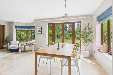 5 bedroom detached house to rent, Gregories Road, Beaconsfield, Buckinghamshire, HP9