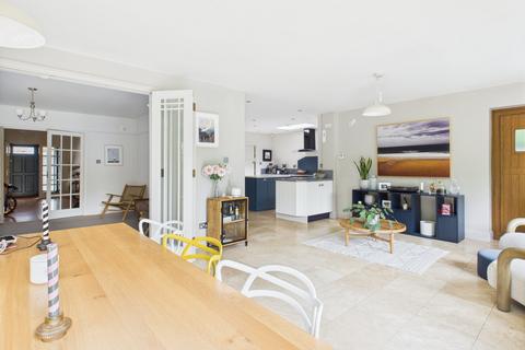 5 bedroom detached house to rent, Gregories Road, Beaconsfield, Buckinghamshire, HP9