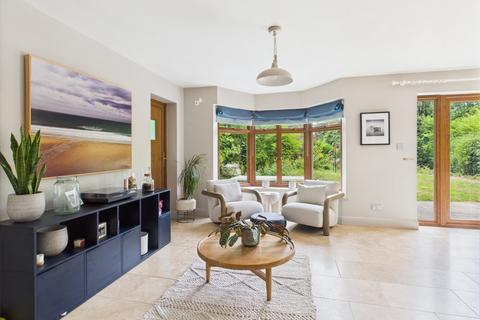 5 bedroom detached house to rent, Gregories Road, Beaconsfield, Buckinghamshire, HP9