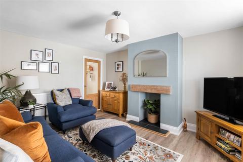 15 Almond Close, Evesham, WR11 1YH