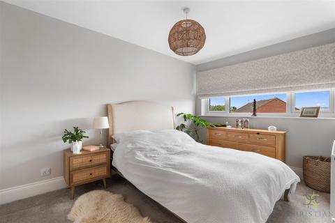 15 Almond Close, Evesham, WR11 1YH