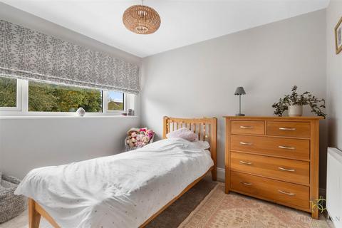 15 Almond Close, Evesham, WR11 1YH