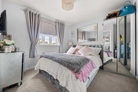 4 Belfry Grange, Binfield, Bracknell, RG42 4JJ