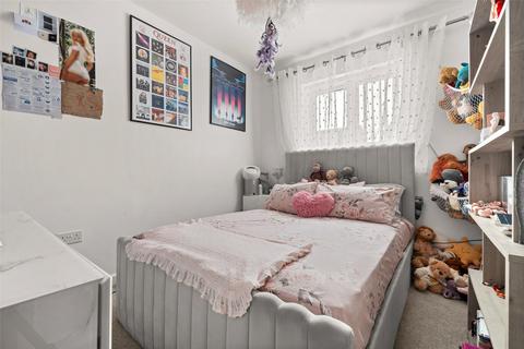 4 Belfry Grange, Binfield, Bracknell, RG42 4JJ