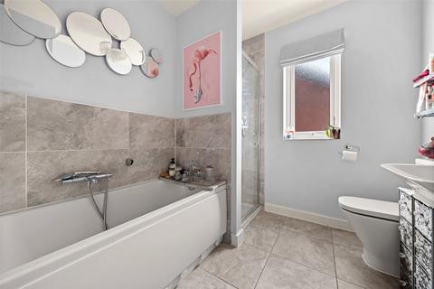 4 Belfry Grange, Binfield, Bracknell, RG42 4JJ