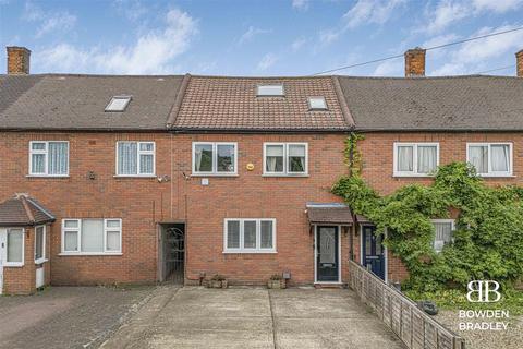 250 Manford Way, Chigwell, IG7 4AD