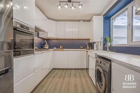 250 Manford Way, Chigwell, IG7 4AD