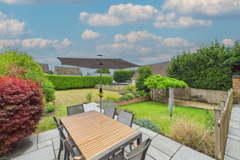 4 bedroom semi-detached house for sale, Amersham Road, High Wycombe, Buckinghamshire, HP13 6PL