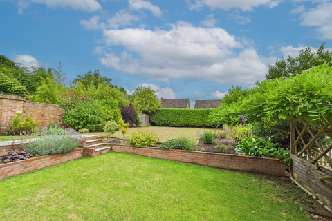 4 bedroom semi-detached house for sale, Amersham Road, High Wycombe, Buckinghamshire, HP13 6PL