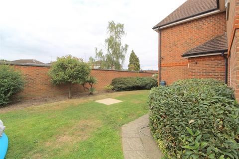 undefined, High Road, Byfleet
