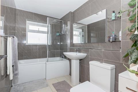 52 Greystone Avenue, Worthing, BN13 1LR
