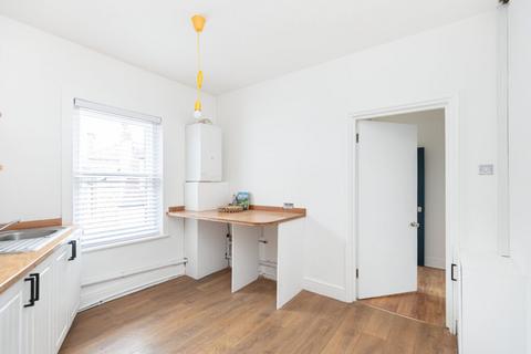 2 bedroom flat to rent, Flat B, Commercial Road, Bournemouth, BH2 5LX (near Durley Road & Top of Poole Hill)