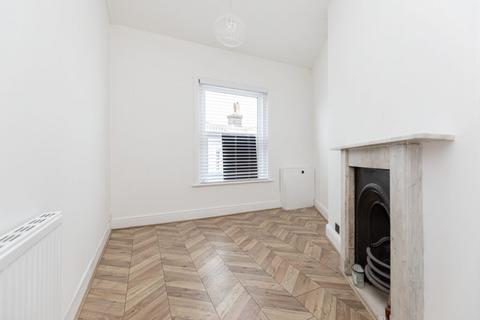 2 bedroom flat to rent, Flat B, Commercial Road, Bournemouth, BH2 5LX (near Durley Road & Top of Poole Hill)