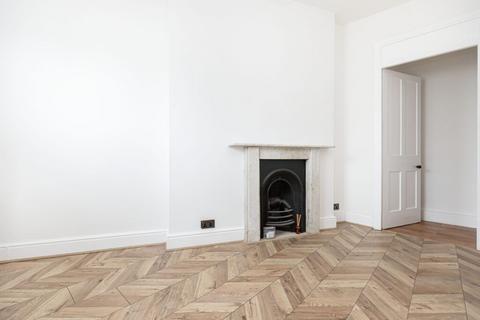 2 bedroom flat to rent, Flat B, Commercial Road, Bournemouth, BH2 5LX (near Durley Road & Top of Poole Hill)