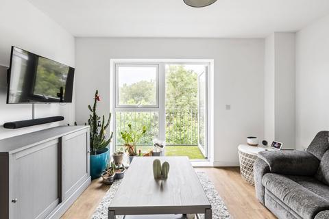 2 bedroom flat for sale, Sovereign Way, Tonbridge TN9