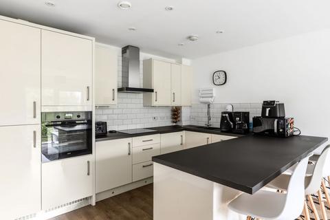2 bedroom flat for sale, Sovereign Way, Tonbridge TN9