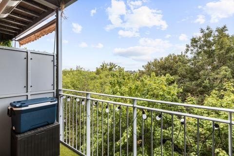 2 bedroom flat for sale, Sovereign Way, Tonbridge TN9