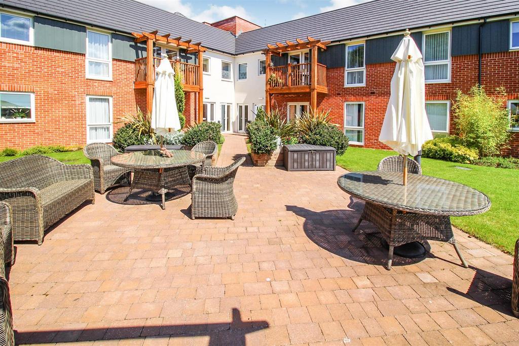 Communal Patio.jpg