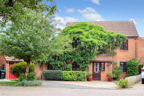 Bremen Grove, Shenley Brook End, Milton Keynes