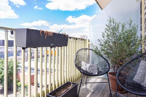 1 bedroom flat for sale, Stanley Road, London W3