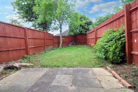 6 Dearing Close, Aylesbury, HP20 2XJ