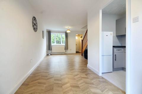 6 Dearing Close, Aylesbury, HP20 2XJ