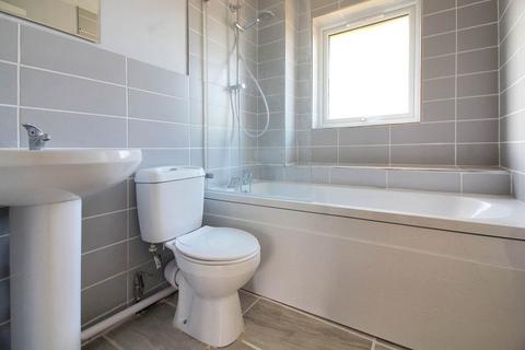 6 Dearing Close, Aylesbury, HP20 2XJ