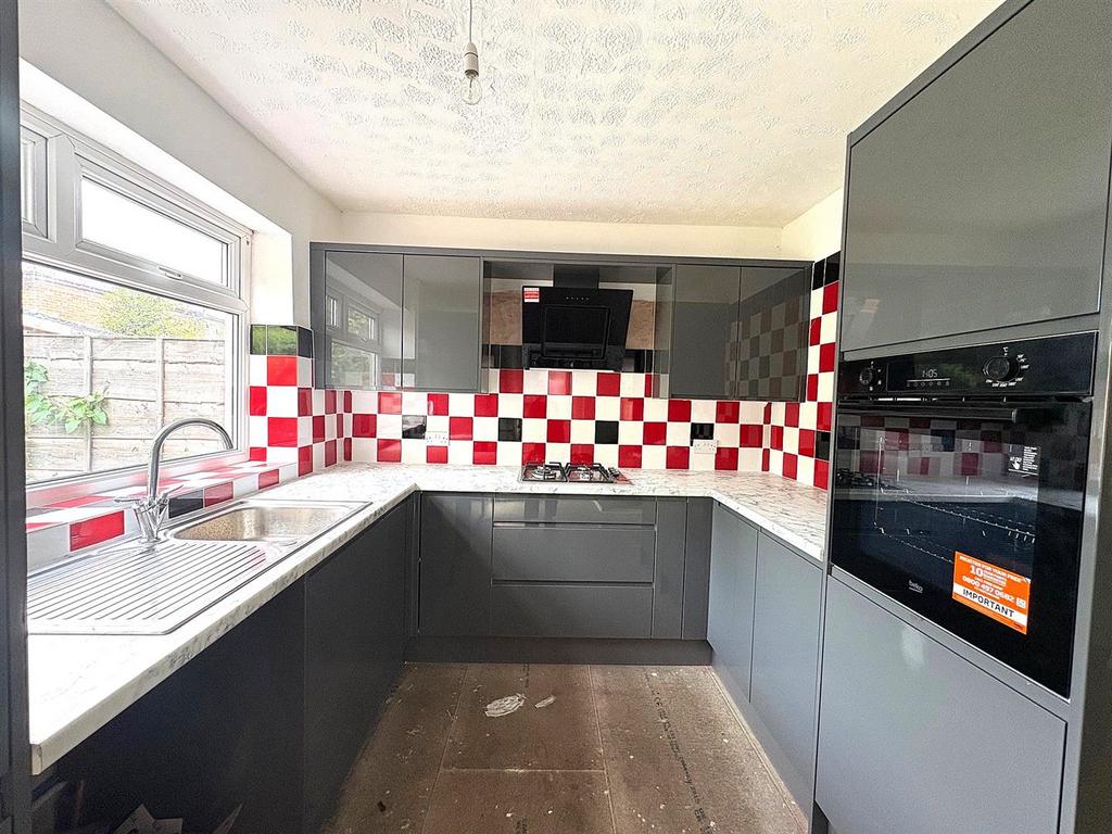 Kitchen 2.jpg