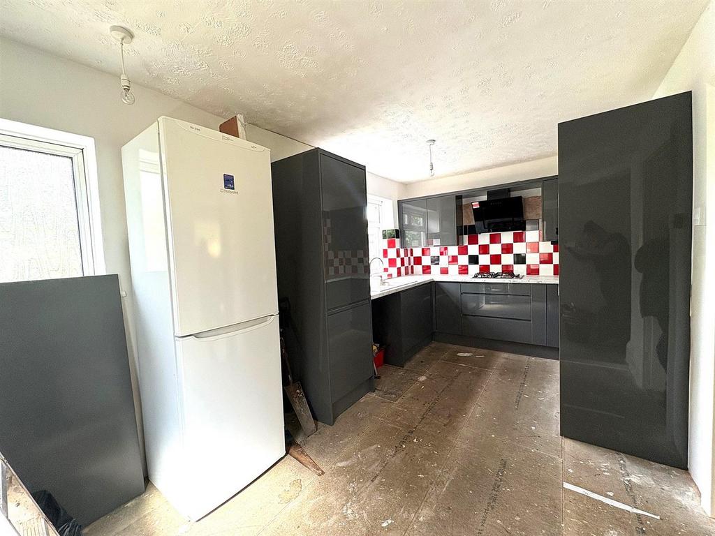 Kitchen 1.jpg