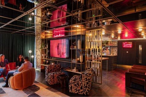 undefined, England E14 9AB London, GBR