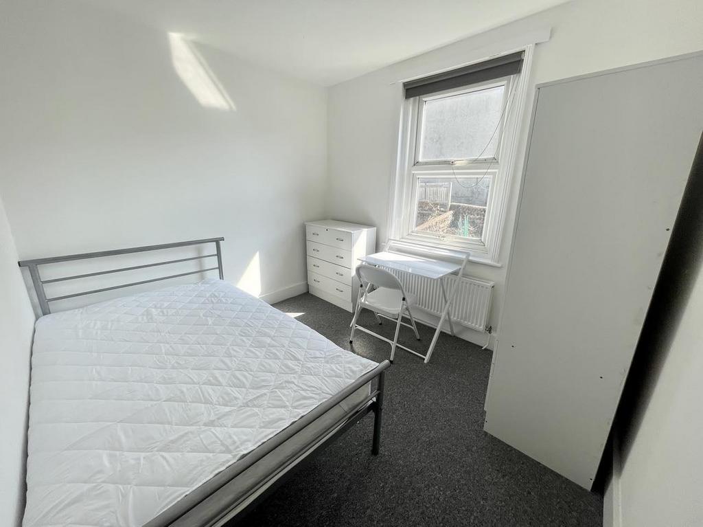 Bed 5.jpg