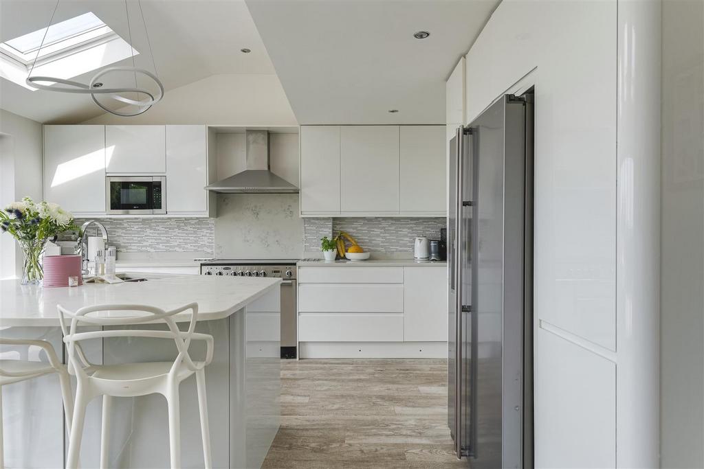 Kitchen a.jpg