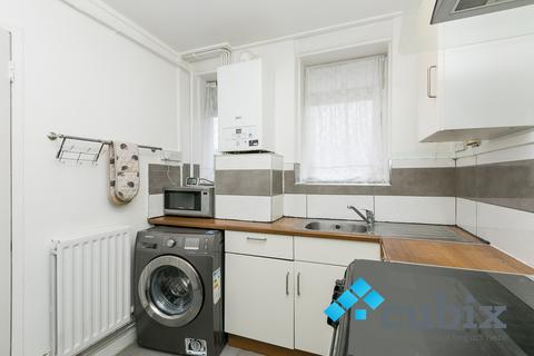 3 bedroom flat to rent, Browning Street, London SE17