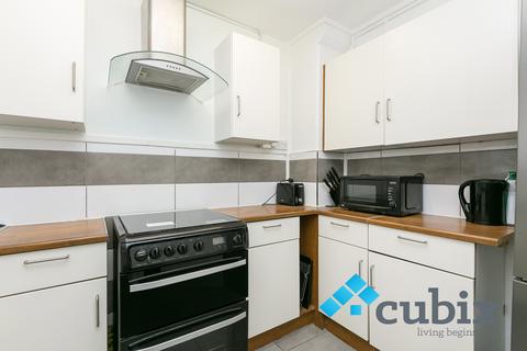 3 bedroom flat to rent, Browning Street, London SE17