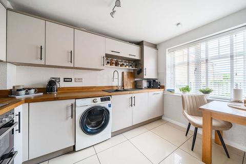 41 Arena Close, Andover, SP11 6YD