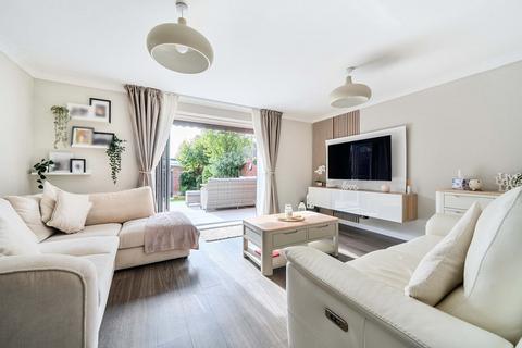 41 Arena Close, Andover, SP11 6YD